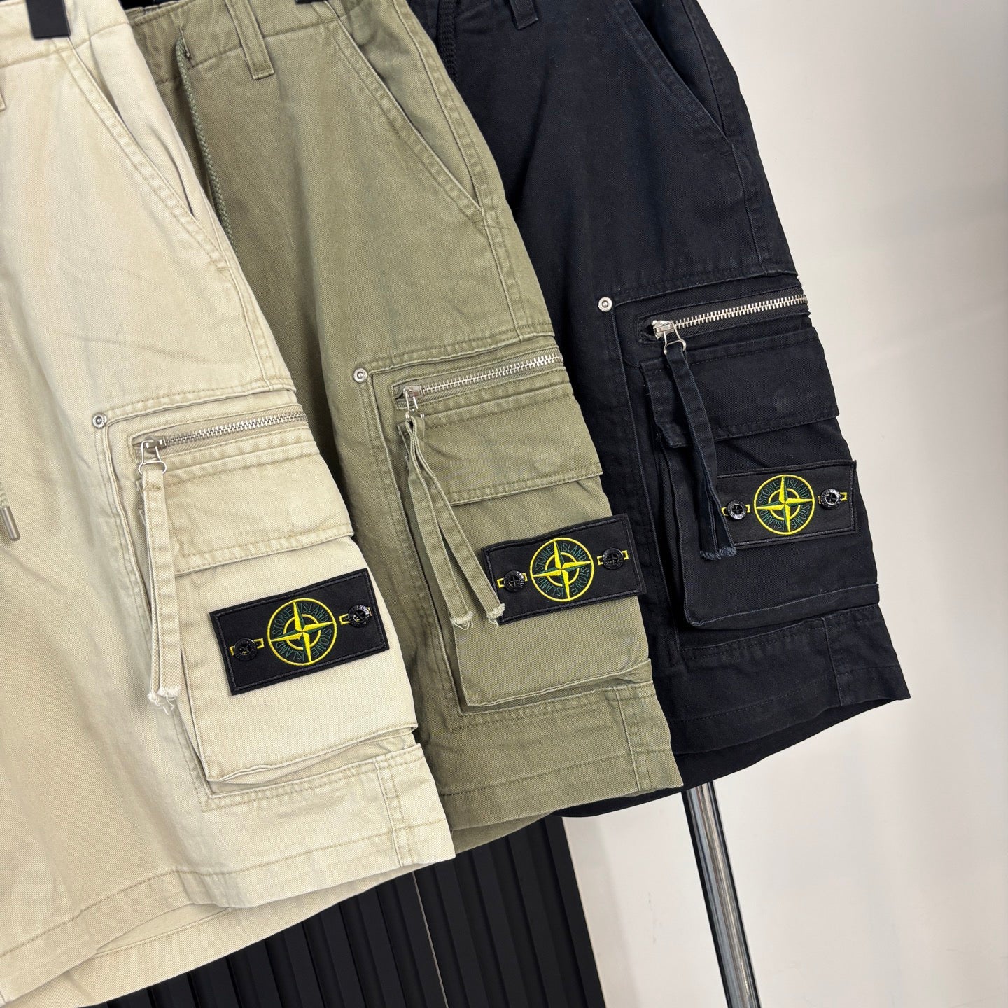 Stone Island Heavyweight Cotton Cargo Shorts with Double-Zip Pockets and Compass Badge